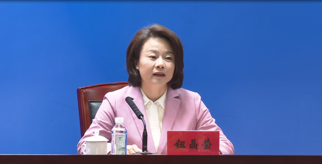 钮晶莹答:首先,此次大满贯赛是组织观众入场观赛的,并已于4月17日起