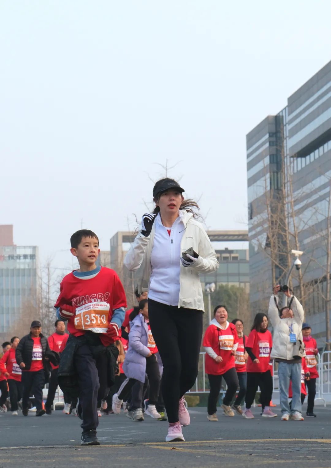 “新年第一跑”,宁波市民阔步向前