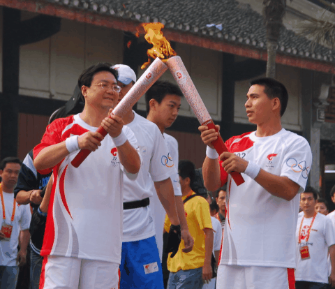 巴黎奥运会火炬传递正式启动