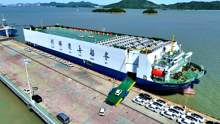 运载1700辆汽车首航出海,宁波舟山港梅西滚装码头又添一带一路新