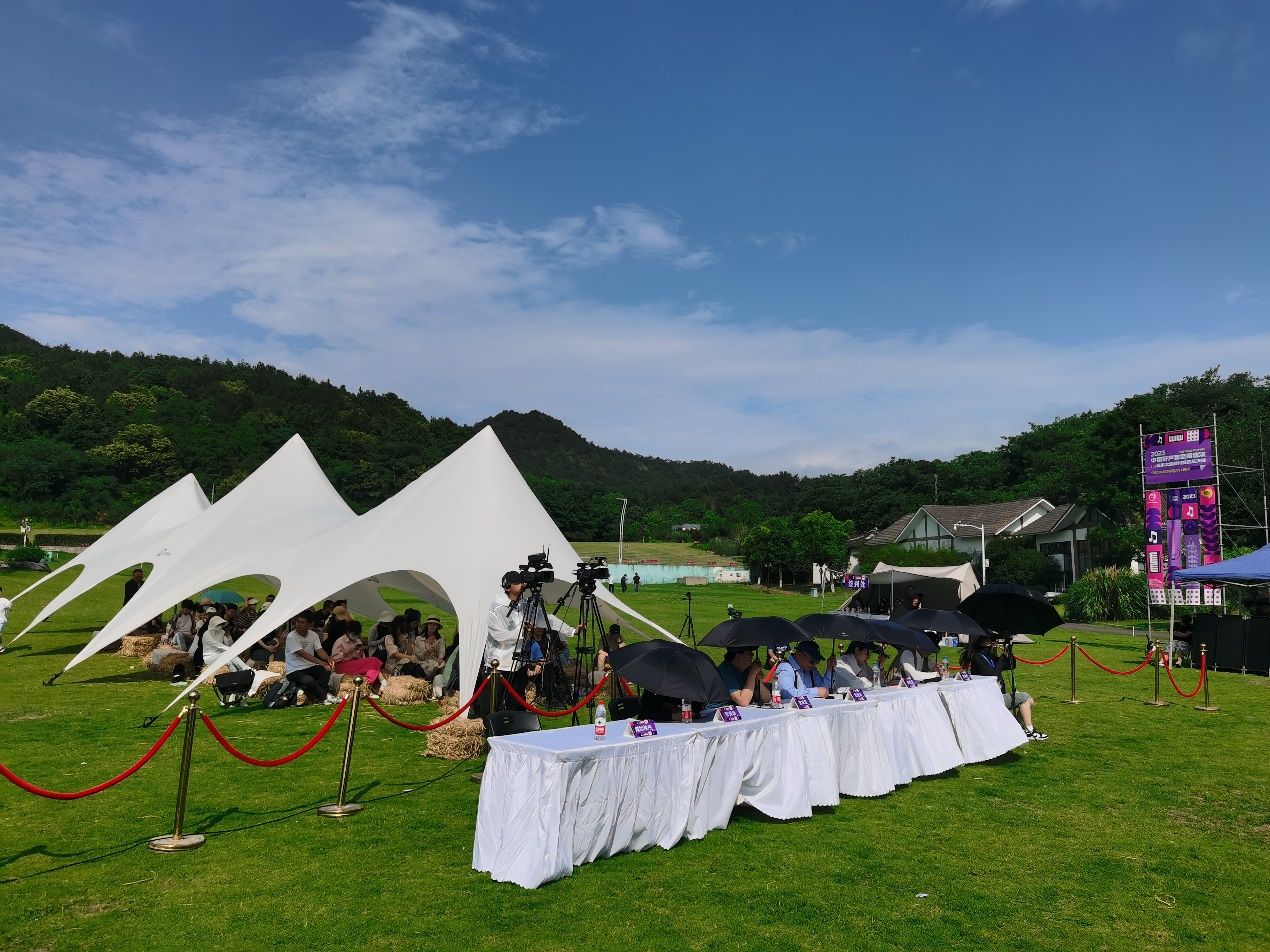 球员亲临助阵拉近与支持者距离