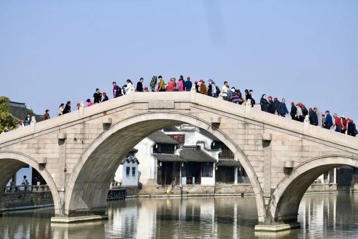月河旅游随天气升温 摄影记者 王振宇.jpg